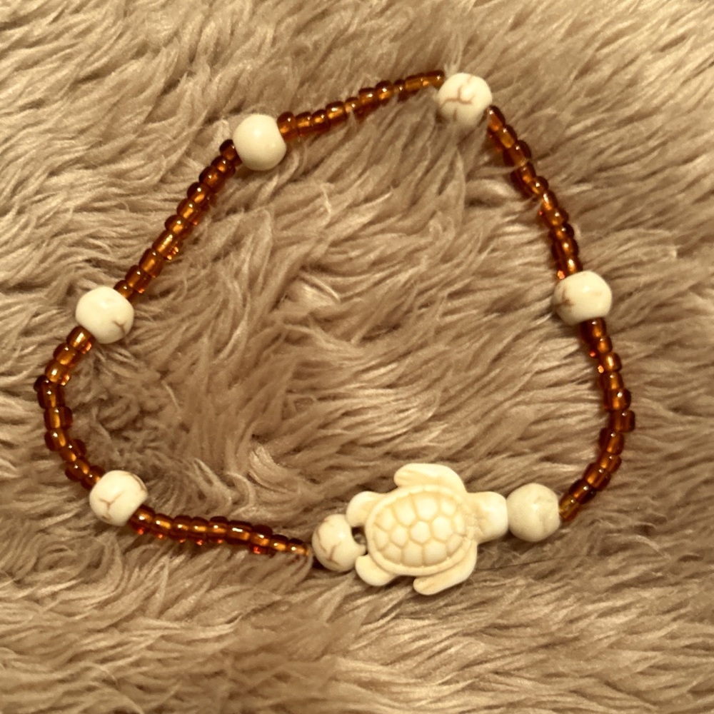 ⭐️Women’s hand beaded turtle bracelet 🤍🐢